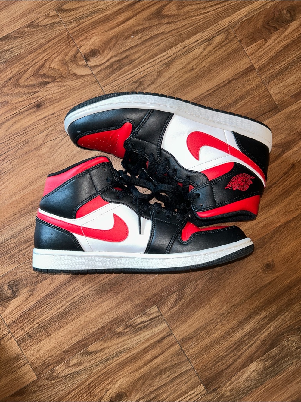 Jordan Mid 1 Red and Black 8.5